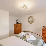 4 Bed In Oc-92351 * Alston