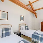 4 Bed In Oc-92351 Alston